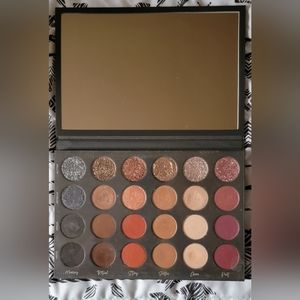 Discontinued Tati Eyeshadow Palette
